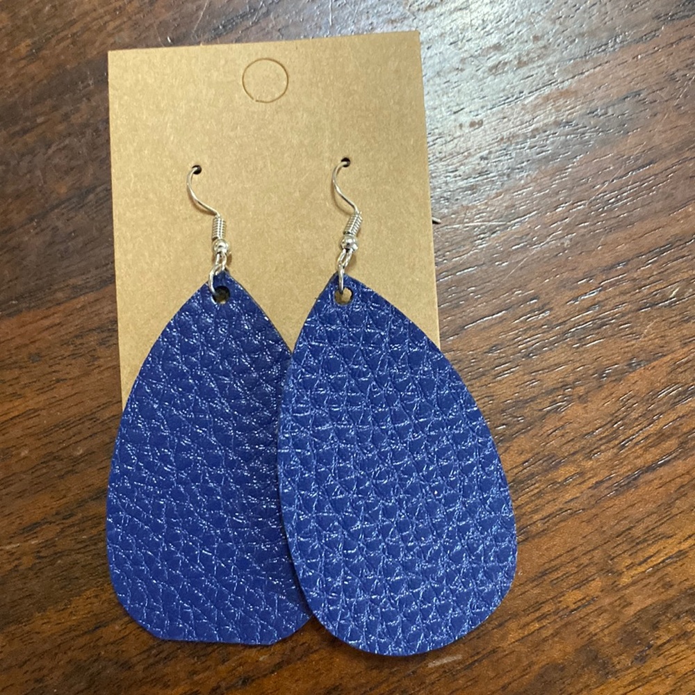 Fun navy leather water drop earrings